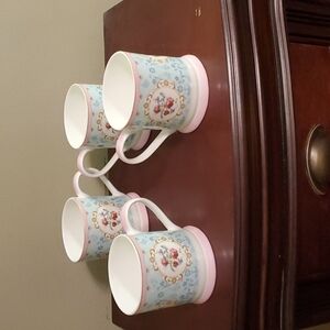 𝅺QUEEN'S Fine Bone China Cups Bed of Roses Set of 4 NWOT
